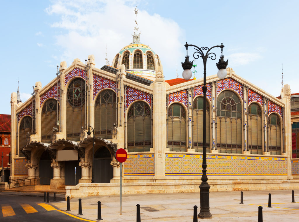 Façade du Mercado Central de Valence, bâtiment emblématique du centre-ville et de l’attractivité immobilière de Valencia.