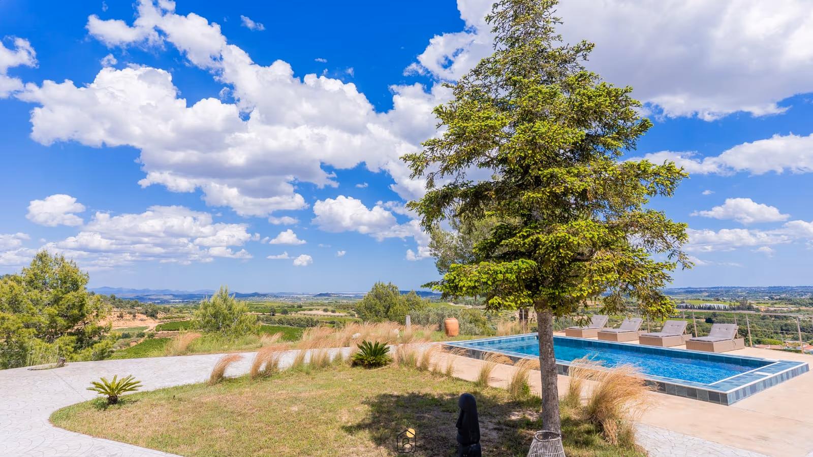 Finca avec piscine et vue sur la campagne valencienne — coût de la vie en Espagne | BuenApart