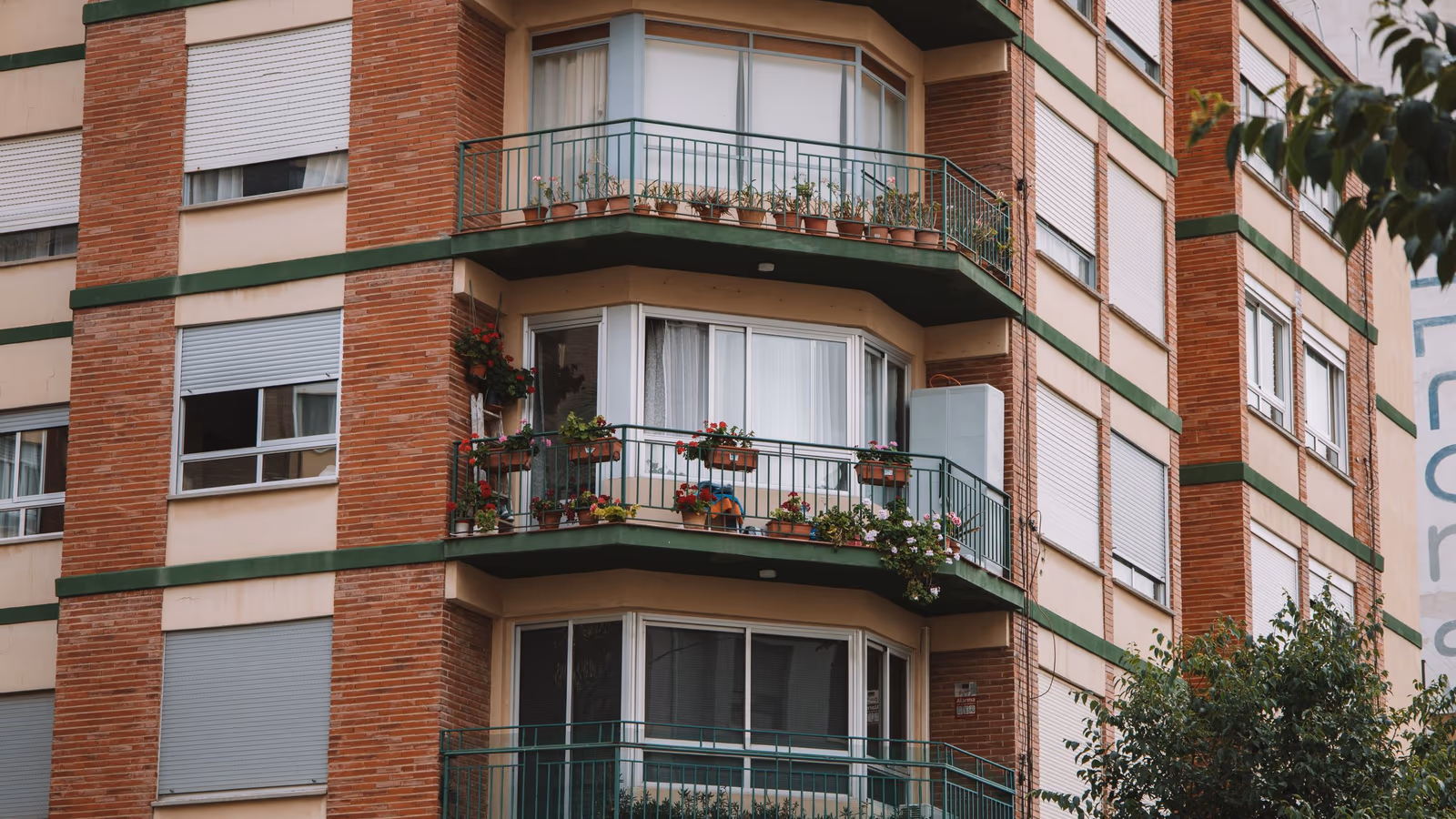 Immeuble d'habitation à Valence, balcons fleuris